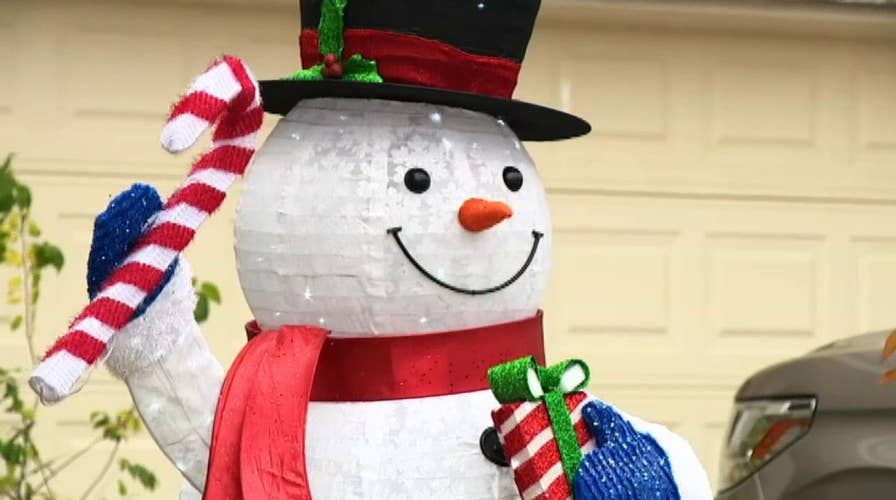 Festive homeowners told by HOA to take down Christmas decorations