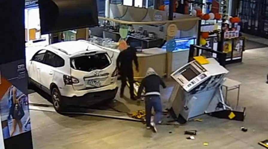 Smash-and-grab suspects' failed ATM theft caught on camera