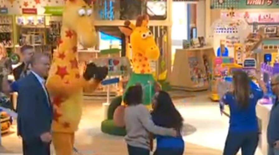 Toys 'R' Us opens new store in New Jersey mall