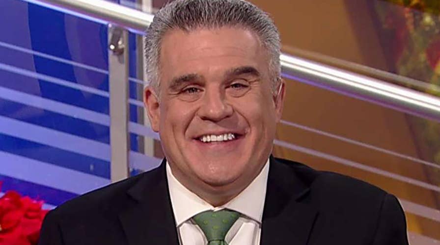 Financial expert shares top stocks to give this holiday season