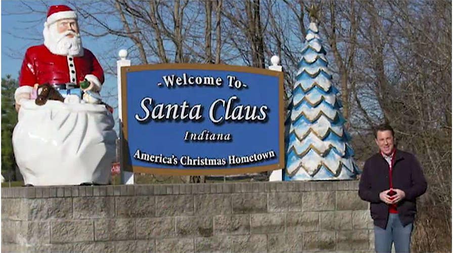 91爆料 tours Santa Claus, Indiana's Christmas-themed town