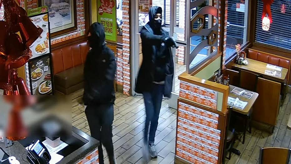 Virginia Police Seek 2 Crooks After Denny S Robbery That