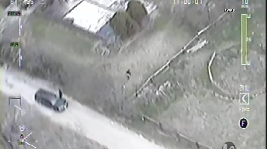 Raw video: Fort Worth PD chief chases down fleeing suspect
