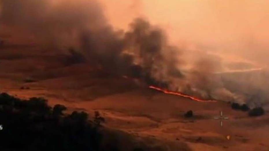 Australia Wildfires Trap Thousands In Seaside Town Many Take Refuge On Beach As Fires Turn Sky Pitch Black Fox News