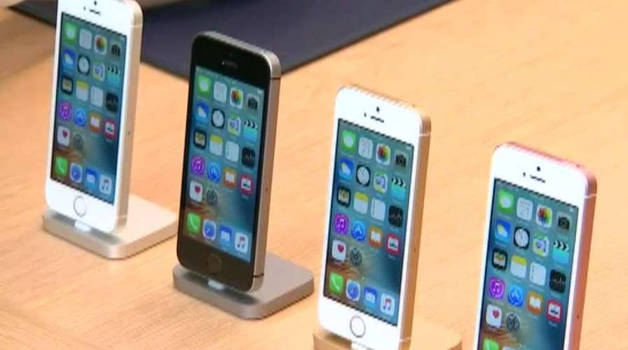 Justice Department, Apple spar over access to Saudi shooter's phones