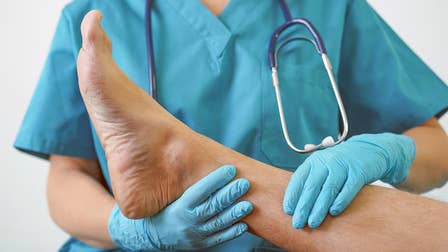 These docs deal with 'a lot of smells, pus' to teach you about feet