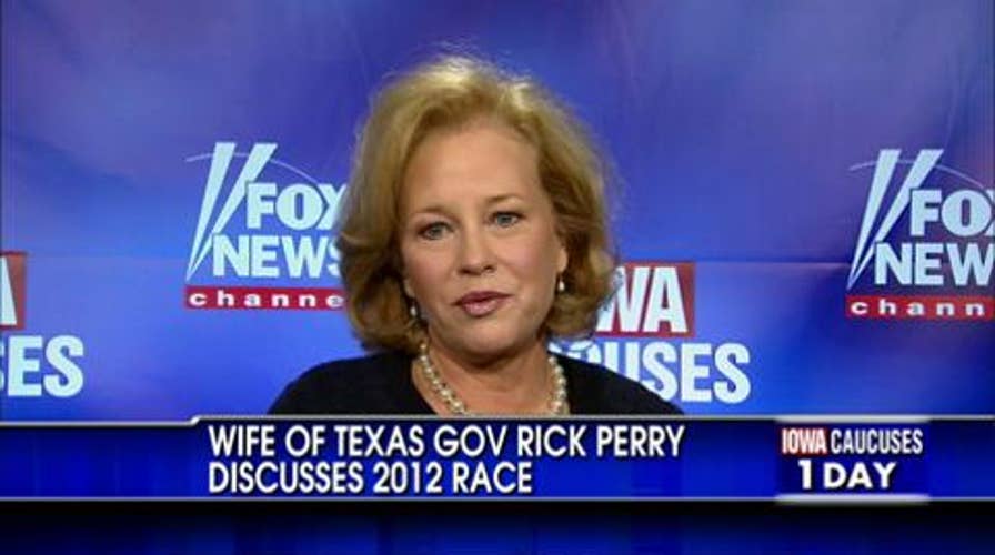Wife of Gov. Rick Perry Makes Last Appeal to Iowa Voters Ahead of Caucuses