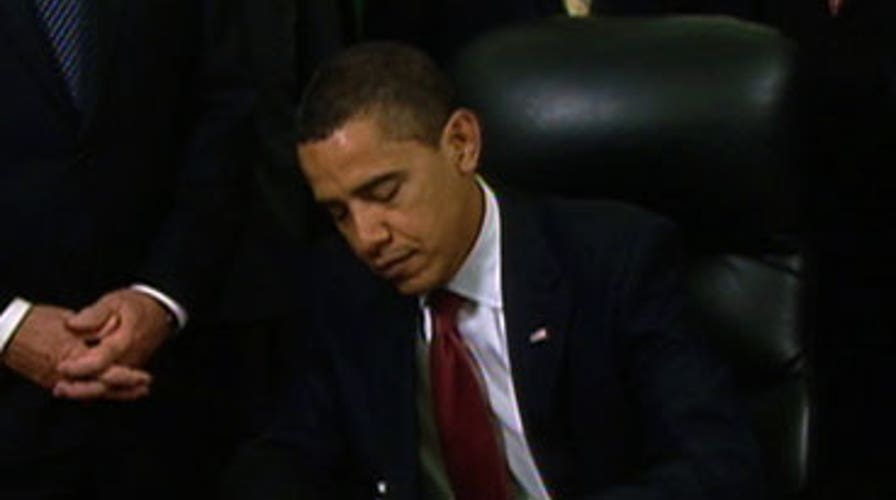 Obama Signs Order to Close Gitmo