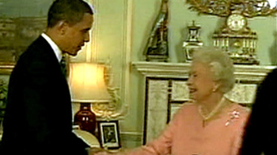 Obama Gives Queen an iPod