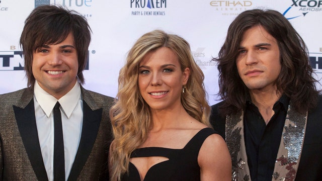 The Band Perry's traveling tweeter