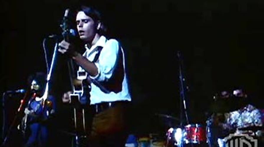 Grateful Dead Performs