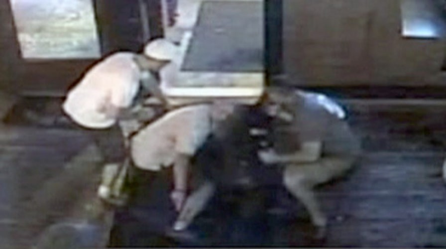 Stupid Criminal Caught on Tape