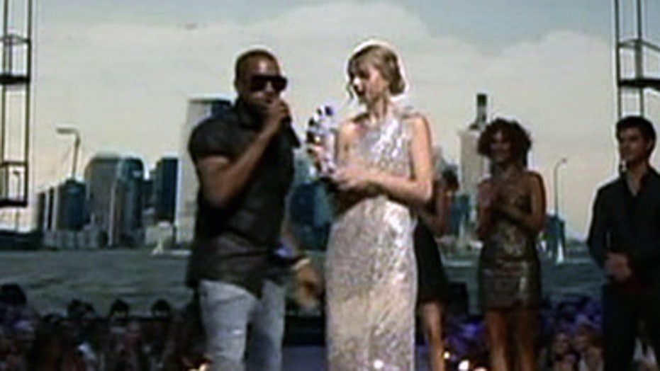Taylor Swift Shades Kanye West At Vmas 10 Years After Infamous