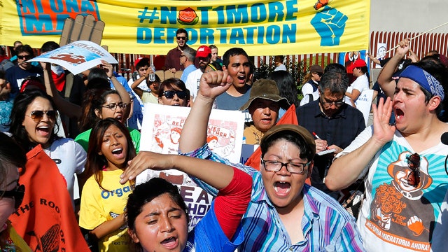 Illegal immigrant activists protest against deportations 