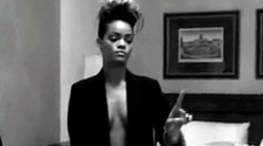 Rihanna: Women Should Take Naked Pics