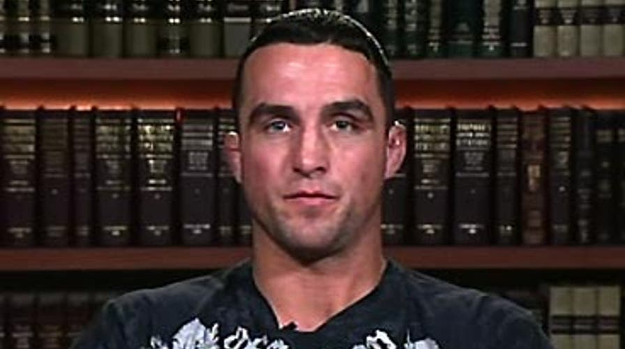 Scott Smith Takes Out Cung Le