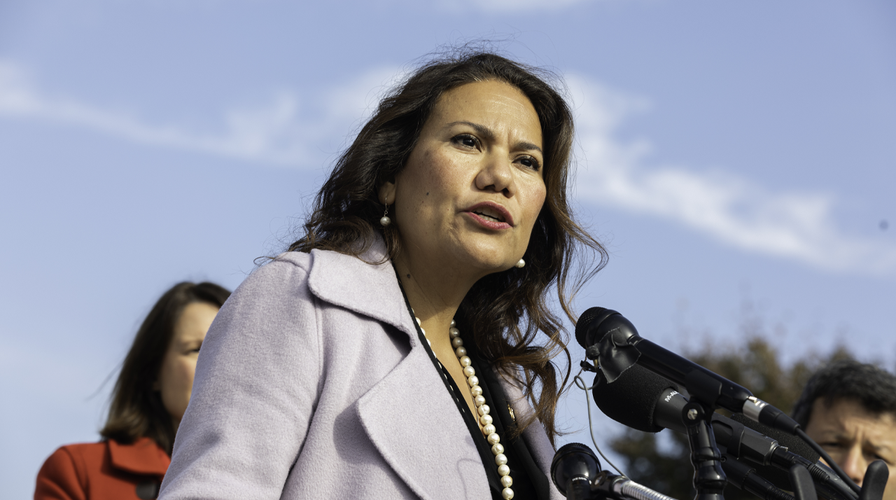 Congressional Democrats tour US-Mexico border in El Paso, Texas