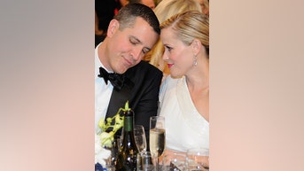Witherspoon announces DIVORCE