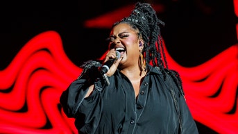 R&B singer blasted after she changes National Anthem lyrics to anti-American phrasing