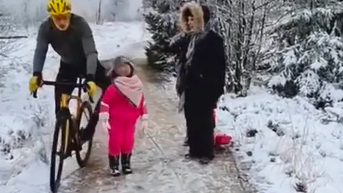 Cyclist accused of kneeing young girl goes after her dad in court — and wins