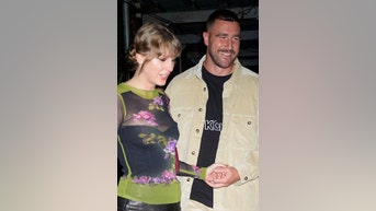 Taylor Swift, Travis Kelce share a KISS