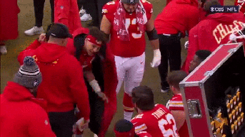 Chiefs' Patrick Mahomes, Travis Kelce lose it during frustrating game vs Raiders