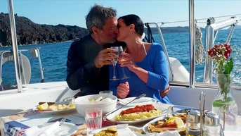 Handsome rock star surgeon seduced reporter to mask deadly procedures