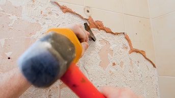 Bomb squad races to house after contractor makes explosive WWII-era discovery