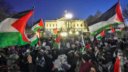 Pro-Palestinian, Yemen protesters clash with cops outside White House, prompting evacuations