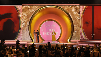 Surprise final presenter receives huge standing ovation from audience at Grammys