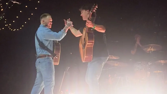 Country singer’s fan goes viral after being invited on stage to sing at concert