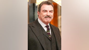 Actor admits he's NEVER used email or text