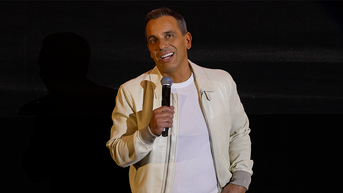 Sebastian Maniscalco weighs in on how new tech could impact stand-up comedy