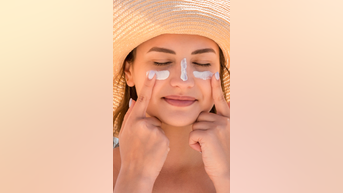 Does SUNSCREEN cause skin cancer?
