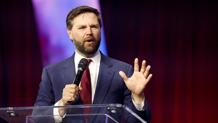 Harris questions whether JD Vance is 'loyal' to the US or only to Trump, he immediately crushes her - Fox News