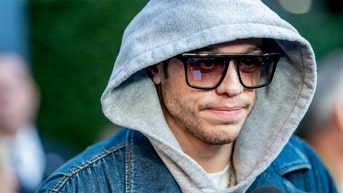 ‘SNL’ star reportedly checks into mental health center - Fox News