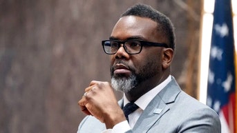 Entire Chicago school board to resign over teachers union dispute with Democrat mayor - Fox News