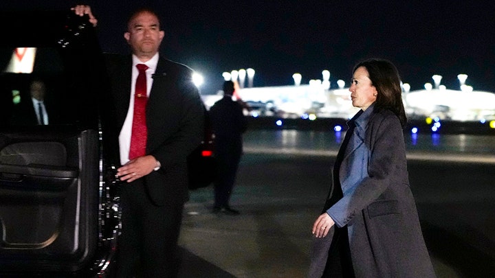 Harris' plane reportedly takes detour on way to the Blue Wall for 'Saturday Night Live' stop - Fox News