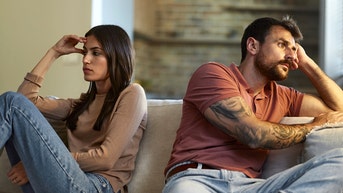 Democratic married men turn cheek at key issue that has doomed relationships: survey - Fox News