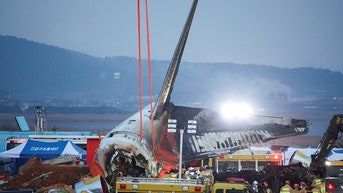 Lifting tail of plane - Fox News