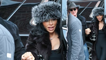 Amazon founder takes fiancée in-person shopping during winter wonderland trip - Fox News