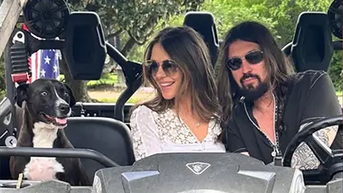 Elizabeth Hurley embraces country life with Billy Ray Cyrus in new romantic snaps - Fox News