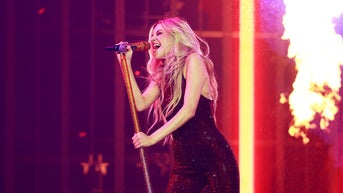 Kelsea Ballerini stuns at Michael J Fox Parkinson's fundraising event - Fox News