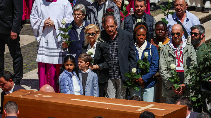 PEOPLE WITH CASKET - Fox News