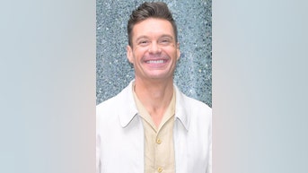 Ryan Seacrest FACE-PLANTS on stage - Fox News