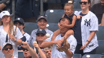 MLB fans go crazy over dad's epic catch while daughter covers his eyes - Fox News