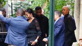 Body language expert analyzes Obamas' first public appearance in six months - Fox News