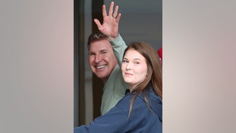 Todd Chrisley smiles in FIRST public outing - Fox News