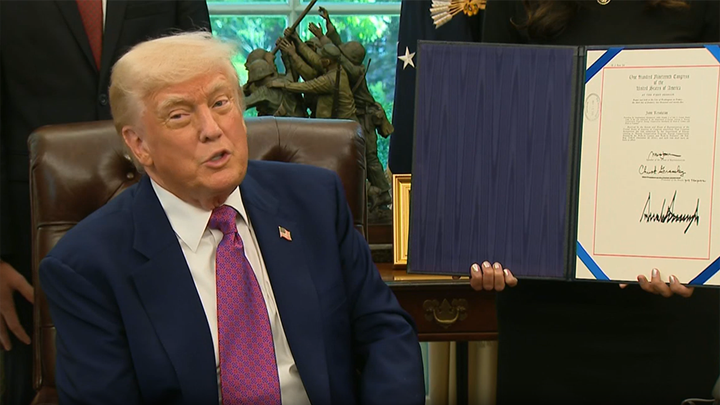 WATCH: President Trump signs executive orders in Oval Office - Fox News