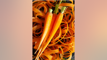 Discover the VIRAL carrot ribbon salad - Fox News